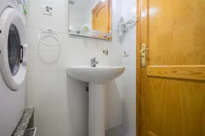 Un baño de Las Canteras Cozy Apt - 2 min walk to beach