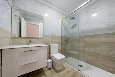 Un baño de Villa Canadá