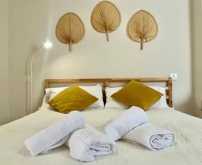 Cama o camas de una habitación en Sunny Terrace Apartment