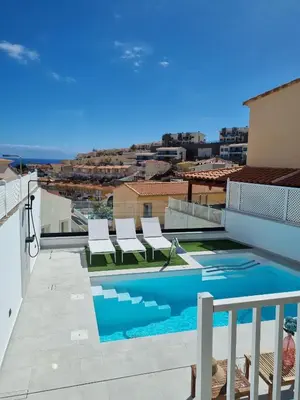 Piscina en o cerca de Exclusive villa with heated saltwater pool, roof terrace with beautiful views in Mogán