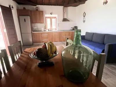 Una cocina o zona de cocina en Vivelorural Abuela María 1, chill garden pool