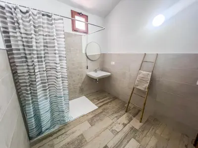 Un baño de Vivelorural Abuela María 3, garden & pool