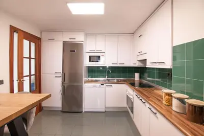 Una cocina o zona de cocina en Las Vistas Residencial l Parking Privado
