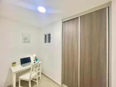 Una televisión o centro de entretenimiento en Dreams Canteras Beach