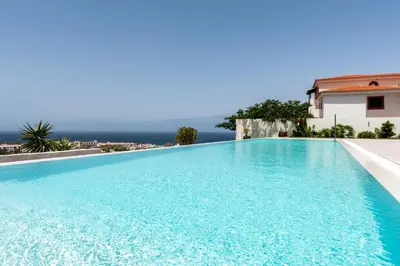Piscina en o cerca de Vivelorural Agaete Sunset Private Jacuzzi