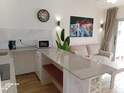 Una cocina o zona de cocina en Cosy Upgraded - 1 Bedroom Apartment, Los Juncos