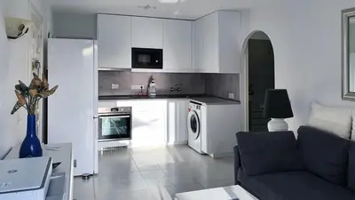 Una cocina o zona de cocina en Home in Sun