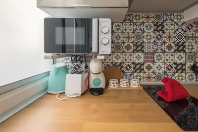 Una cocina o zona de cocina en Las Canteras Beach Workfriendly Bright Studio