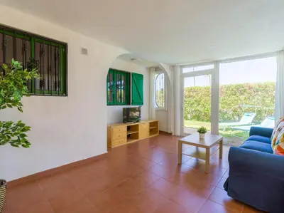 Una televisión o centro de entretenimiento en Sun and Serenity By CanariasGetaway