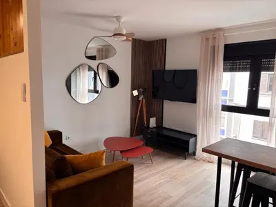 Una televisión o centro de entretenimiento en Playa de las Canteras- Albareda 1
