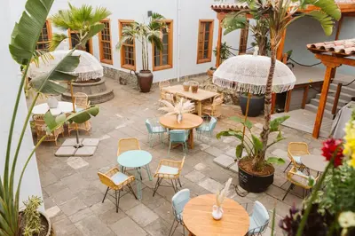 Un restaurante o sitio para comer en Dreamsea Boutique Experience