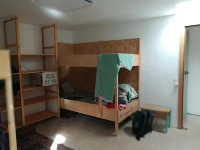 Plano de Bett 4 im Männer-4-Bettzimmer NUR Männer ONLY men SOLO hombres