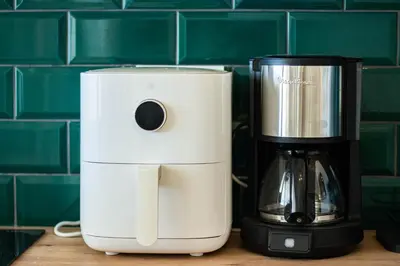 Utensilios para hacer té y café en Sunset Studio Puerto Rico