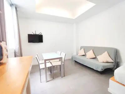 Una televisión o centro de entretenimiento en TQ8 303 Beach By Wave Properties
