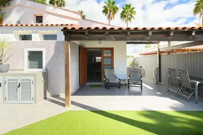Un patio o zona al aire libre en Sonora Golf - bungalow 2 dormitorios gran patio y bicicletas