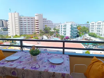 Un balcón o terraza de Lovely apartment close to the beach