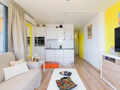 Una cocina o zona de cocina en Las Arenas - ático con vistas panorámicas muy cerca de la playa - WiFi rápido