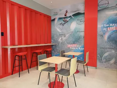 Un restaurante o sitio para comer en Sholeo Lodges Las Palmas Flats