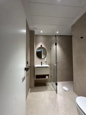 Un baño de Oh SUITES Paseo de Las Canteras 58