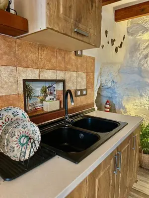 Una cocina o zona de cocina en Seafront House in Tufia