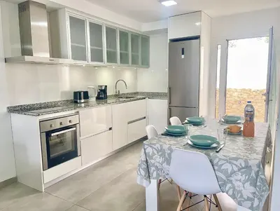 Una cocina o zona de cocina en Bright Place Bungalow
