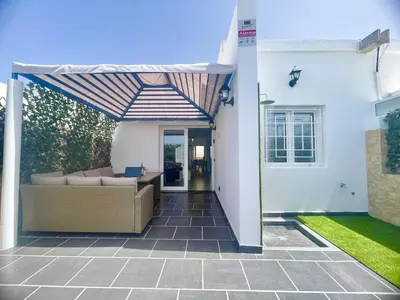 Un patio o zona al aire libre en Bright Place Bungalow