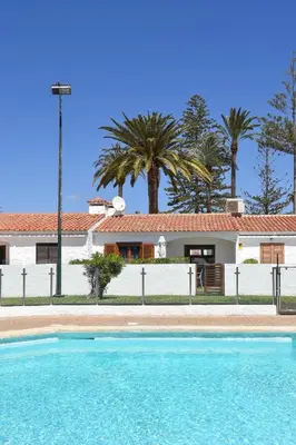 Piscina en o cerca de Bungalow Santa Barbara EMB5 by VillaGranCanaria