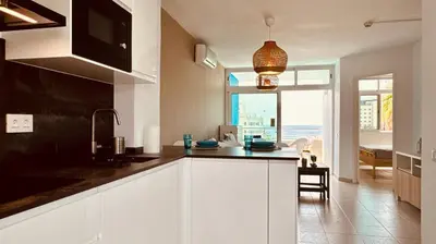 Una televisión o centro de entretenimiento en Click&Guest - Beach Star Apartment in Maspalomas