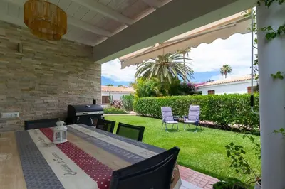 Zona de estar de Secret Paradise retreat by CanaryScape