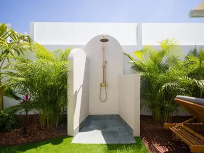 Jardín al aire libre en Míami Queens Villa with private pool by CanaryScape