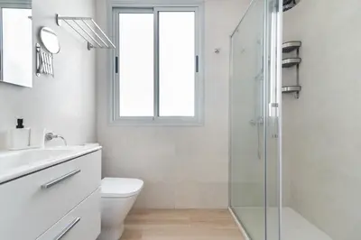 Un baño de Home2Book Design Attic City&Beach Views Las Palmas