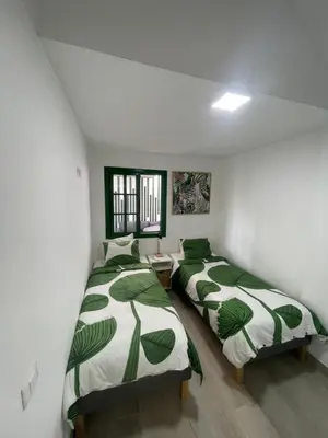 Cama o camas de una habitación en SerenArty Bungalow Beach Flor con jacuzzi