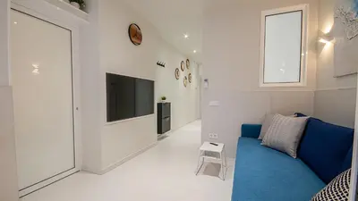 Una televisión o centro de entretenimiento en Atlantic Coast 'Princely' Apartment - Playa Del Inglés