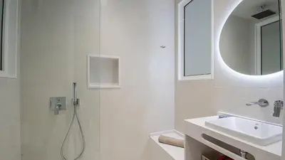 Un baño de Atlantic Coast 'Princely' Apartment - Playa Del Inglés