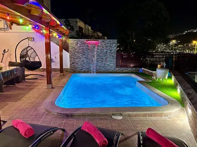 Piscina en o cerca de Villa Puerto Rico in front of the shopping center with private heated saltwater pool with jacuzzi function & arcade games OR St andard Villa Puerto Rico in front of the shopping center with private heated saltwater large jacuzzi No Pool& arcade games