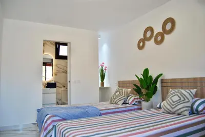 Cama o camas de una habitación en Villa Puerto Rico in front of the shopping center with private heated saltwater pool with jacuzzi function & arcade games OR St andard Villa Puerto Rico in front of the shopping center with private heated saltwater large jacuzzi No Pool& arcade games