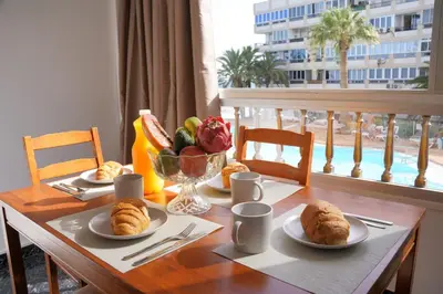 Comida en o cerca de este apartamento