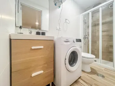 Un baño de Cozy Studio Las Canteras - 1 min from the beach
