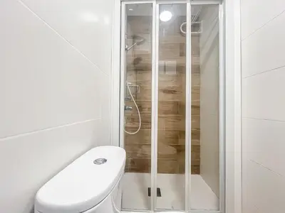 Un baño de Cozy Studio Las Canteras - 1 min from the beach