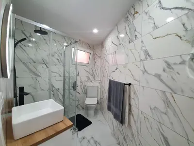 Un baño de CASA ALAIA