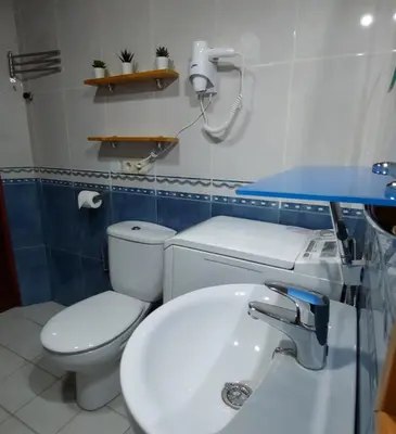 Un baño de 2BR Bungalow with Sunny Private Terrace - Secure Gear Storage