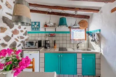 Una cocina o zona de cocina en Las Casas de la Rueda - La Casita