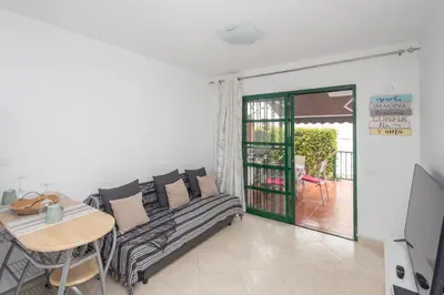 Una televisión o centro de entretenimiento en Maspalomas Duplex - Private Terrace