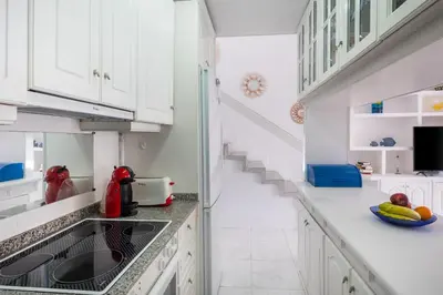 Una cocina o zona de cocina en SunSuite Casa Bonita, 4