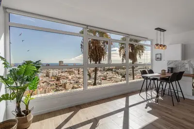 Un balcón o terraza de Urban Elegance View Suite Pool