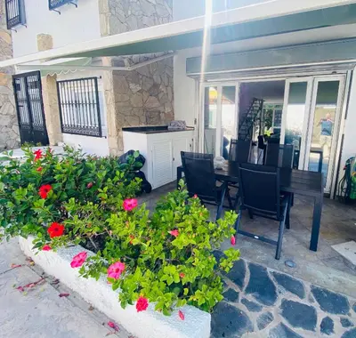 Un balcón o terraza de Puerto Rico duplex with community pool close to the beach
