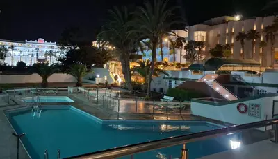 Piscina en o cerca de Golden SOLYMAR