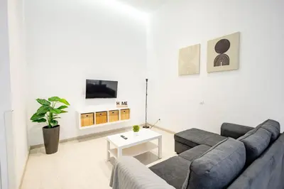 Una televisión o centro de entretenimiento en Deluxe Canteras Suites - by Gestión Vacacional Canarias