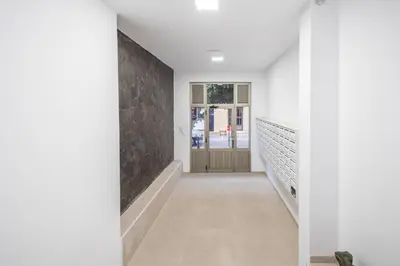 Plano de Comfy Renovated Studio next to the Beach