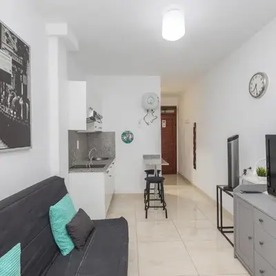 Comfy Renovated Studio next to the Beach